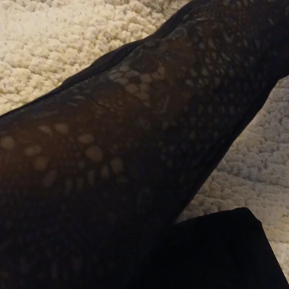 Lululemon Black Patterned Semi-sheer Leggings 6 - Picture 7 of 7